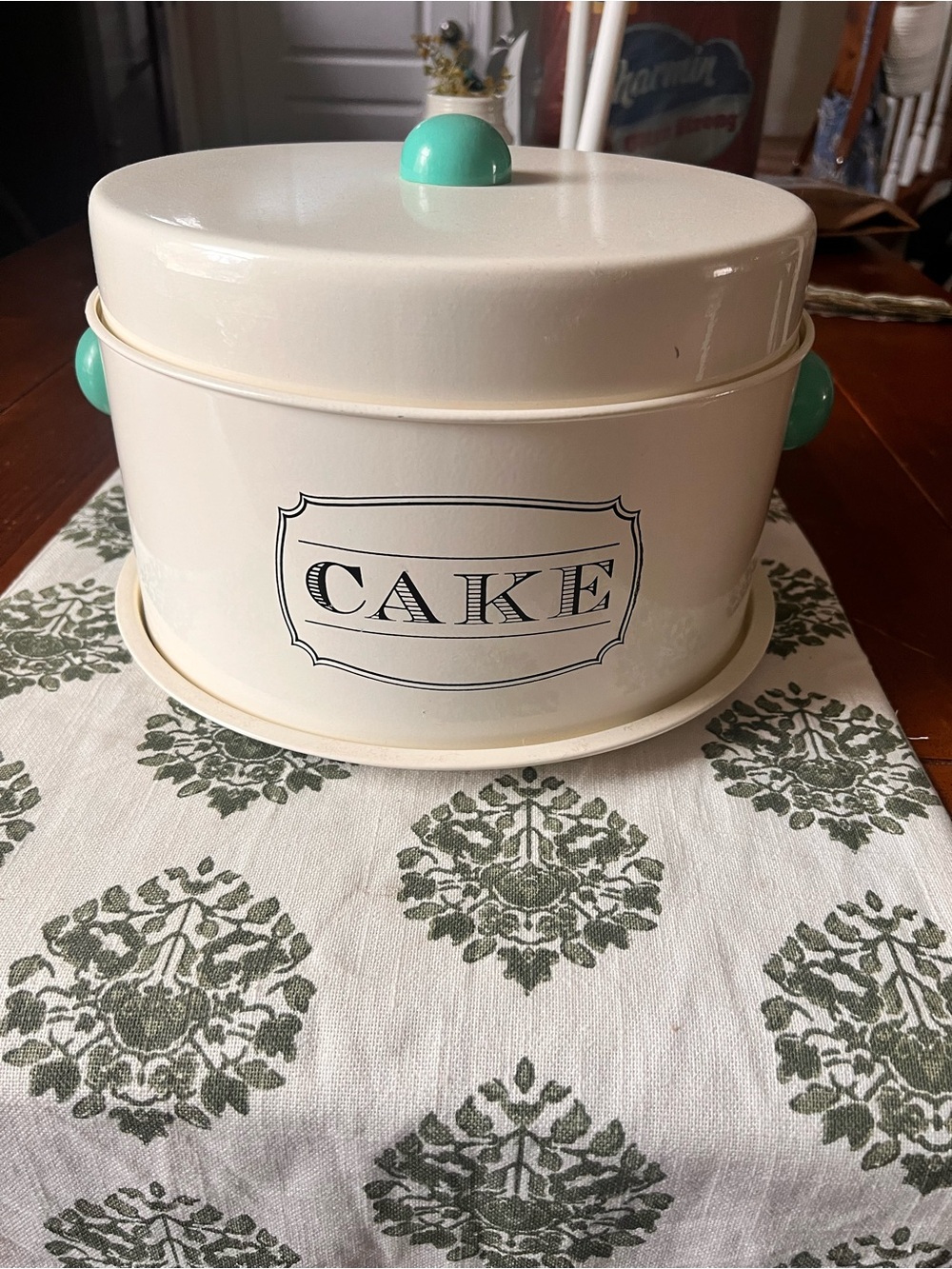 Retro Vintage Style Cake and Pie Holder